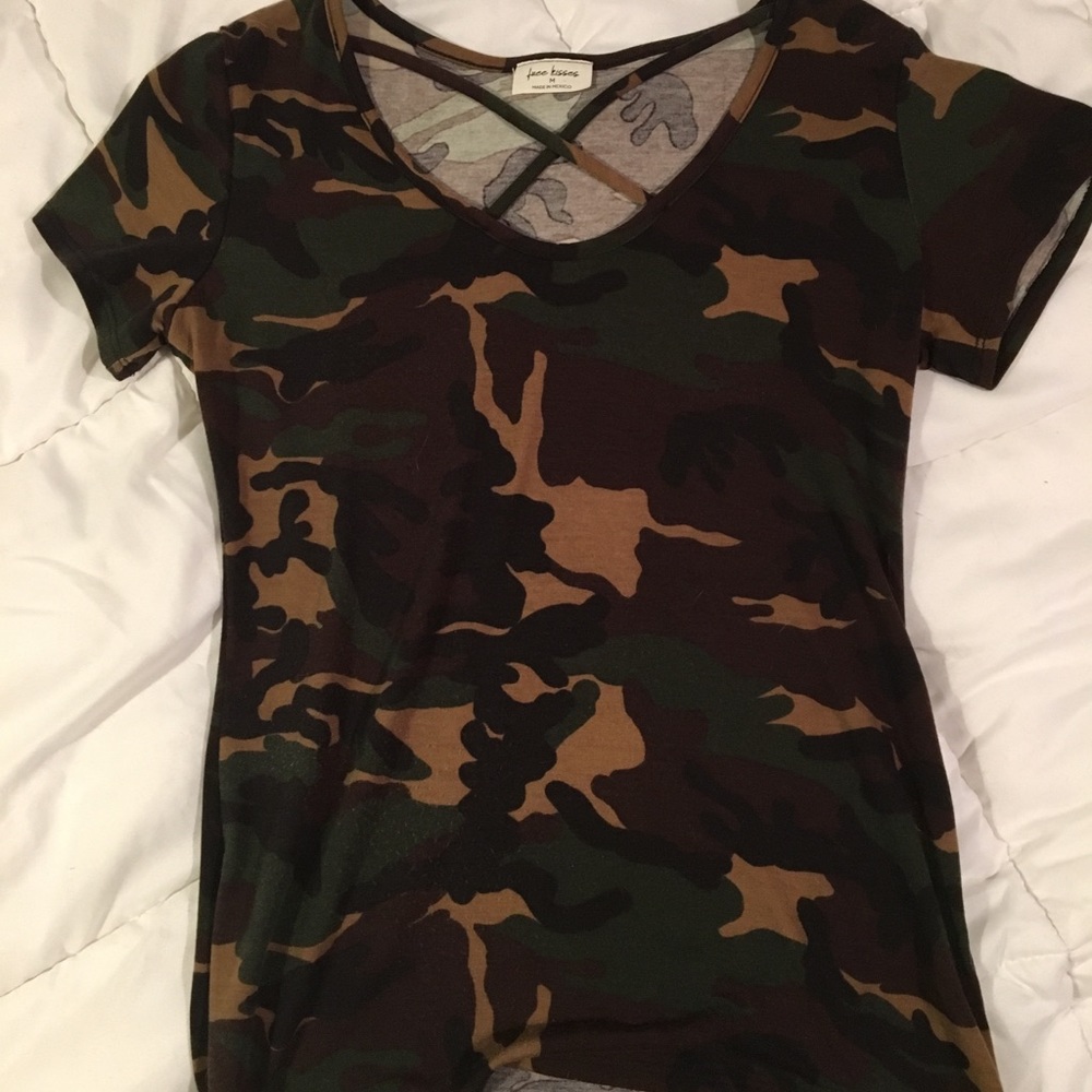 camo cross short sleeve top